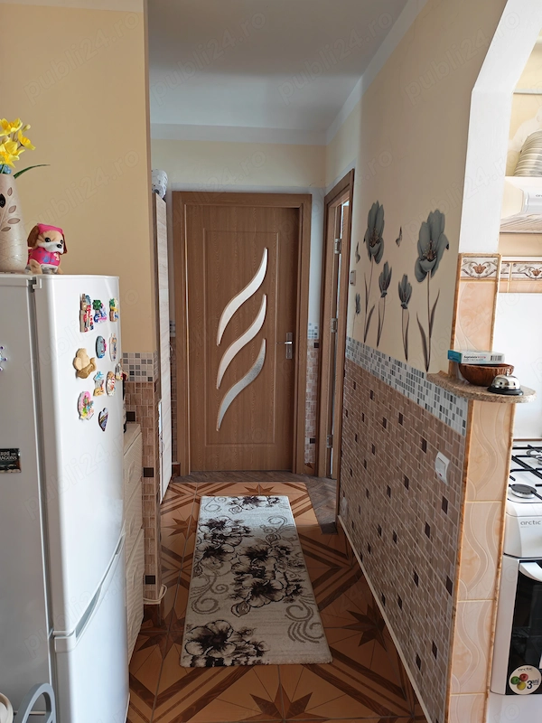 Vand apartament 2 camere decomandat etaj 1