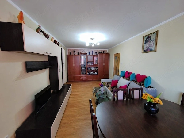 Vand apartament cu 2 camere + boxa inclusa in CF