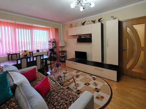 Vand apartament cu 2 camere + boxa inclusa in CF