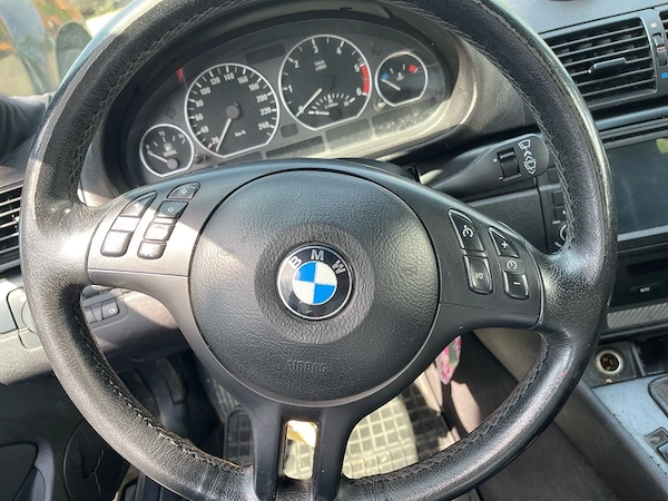 BMW seria 3 motor 2l turbodiesel cu 150 CP comenzi pe volan navi interior piele inmatriculat RO