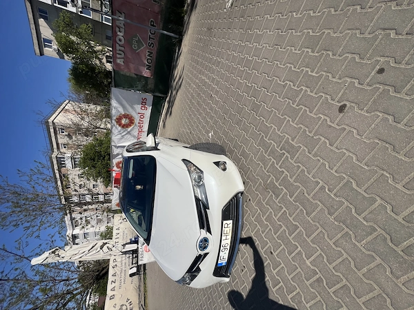 TOYOTA Auris 2014 — imagine 2