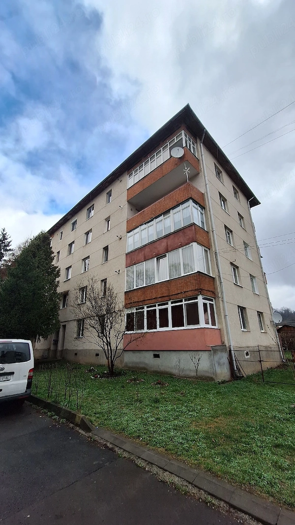 De vănzare apartament cu trei camere la Sovata !