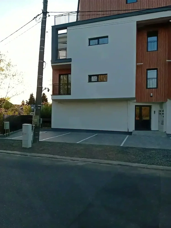 Apartament 2 camere 72m 1300E m zonă liniștită aproape de centrul orașului — fotografia 1