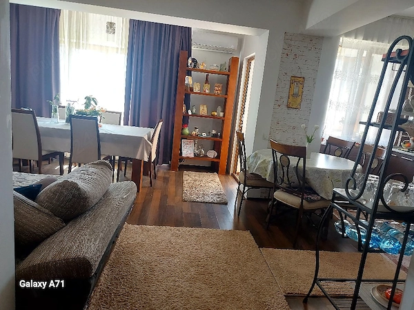 apartament de vânzare