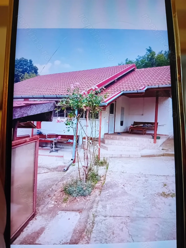 Vând casă, Sat Peri, Comuna Husnicioara, Jud. Mehedinți