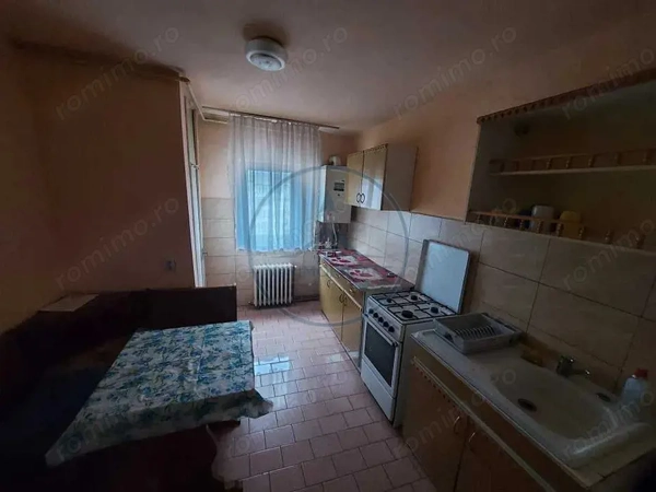 **Apartament 3 camere decomandat – confort, lumină și poziționare excelentă** — fotografia 2