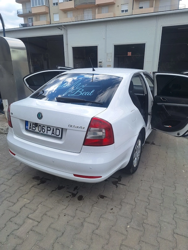 SKODA Octavia 2012 — imagine 3