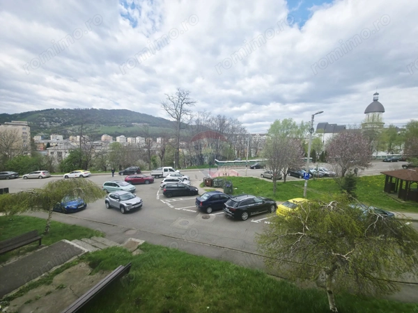 Apartament cu 4 camere de vânzare în zona Calea Romanului — fotografia 1