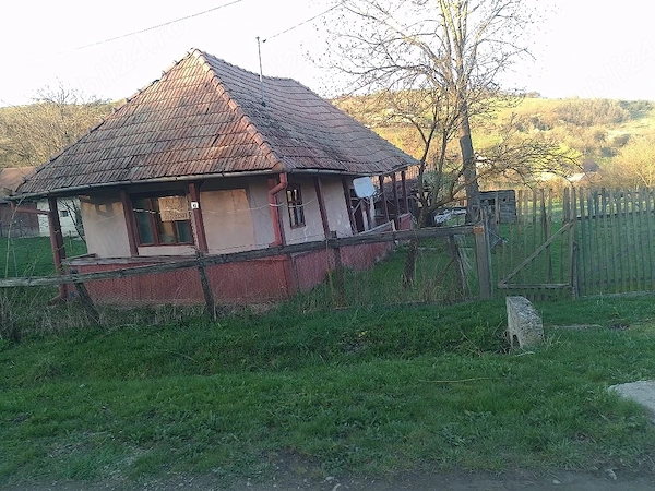 Vând casă în sat Boteni com. Mociu jud. Cluj.