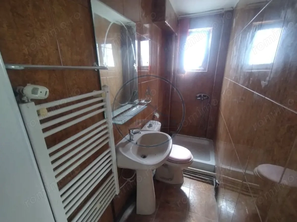 Apartament 2 camere, etaj 1, Bd. Decebal – poziție excelentă — fotografia 3