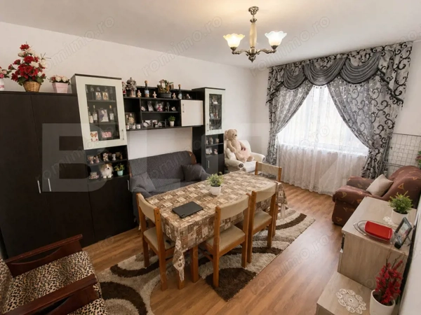 Apartament 4 camere, decomandat, etaj intermediar, Baciu — fotografia 1
