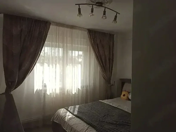 Vând apartament 3 camere Găvana 3 — fotografia 1