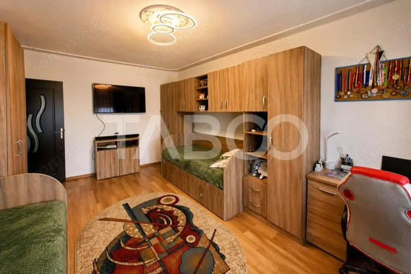 Apartament modern de vanzare 2 camere pivnita Vasile Aaron — fotografia 3