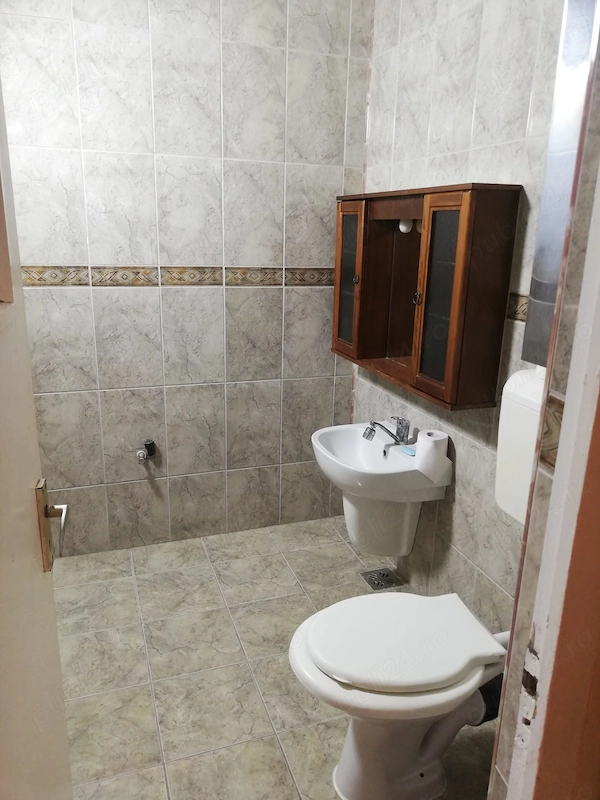 Vand apartament 3 camere cu spatiu generos — fotografia 3