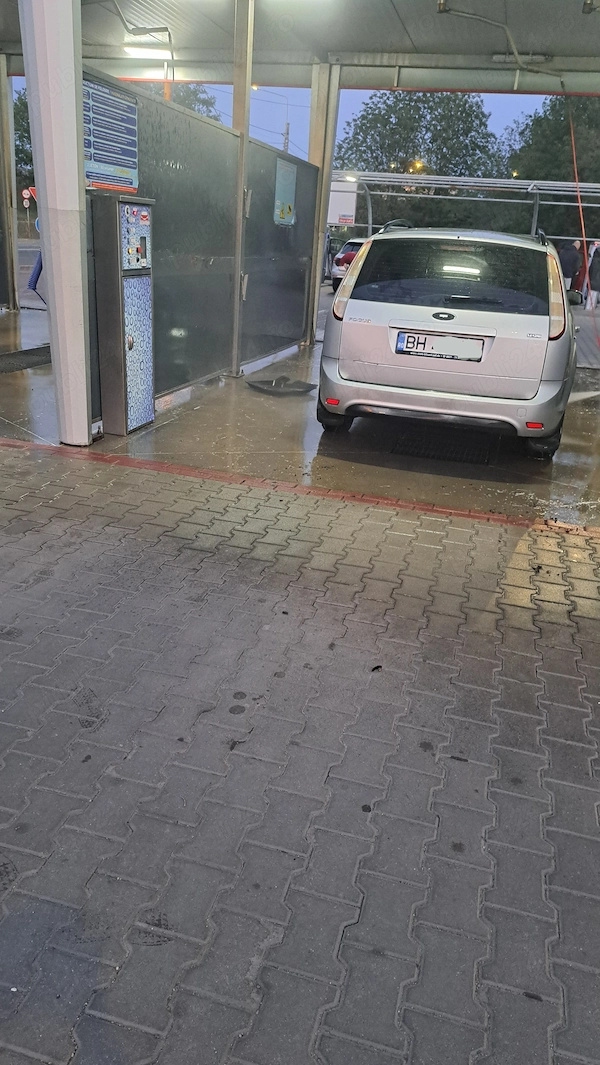 Vând Ford Focus 2 Facelift ,combi,1.6 ,diesel