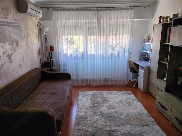 Apartamente 3 camere de vânzare — fotografia 1