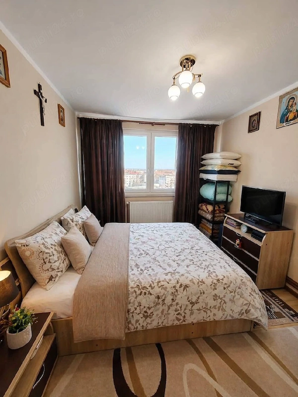 Vand apartament cu doua camere + boxă inclusă în CF