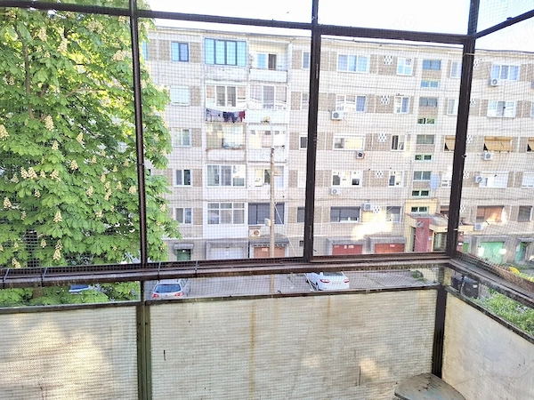 Apartament 3 camere de vânzare zona Circumvalațiunii etaj 2 — fotografia 1