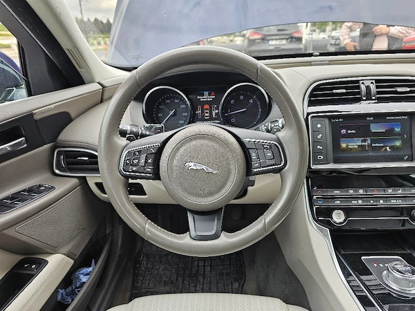 vand jaguar xe 2016