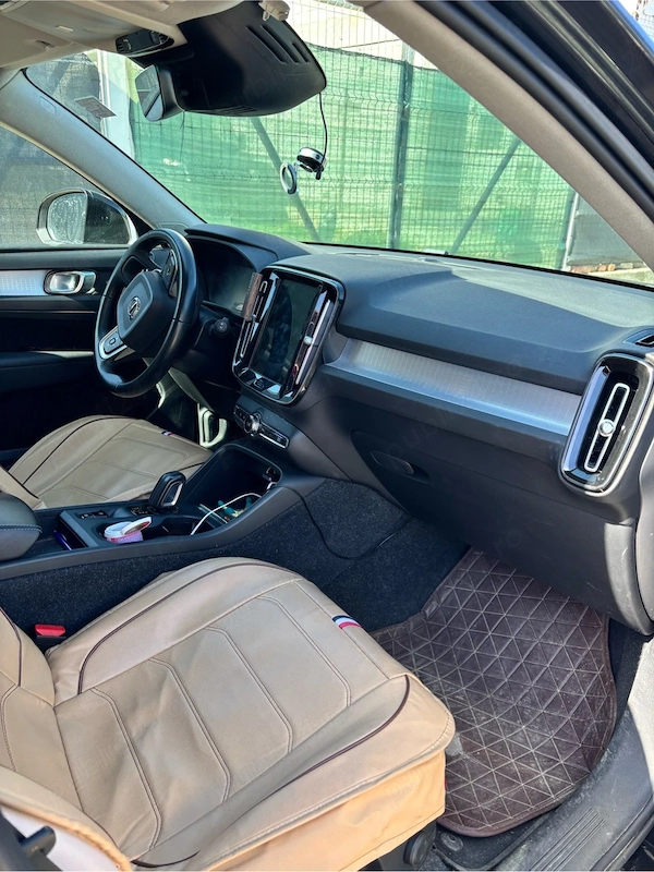 VOLVO XC40 2020 — imagine 8