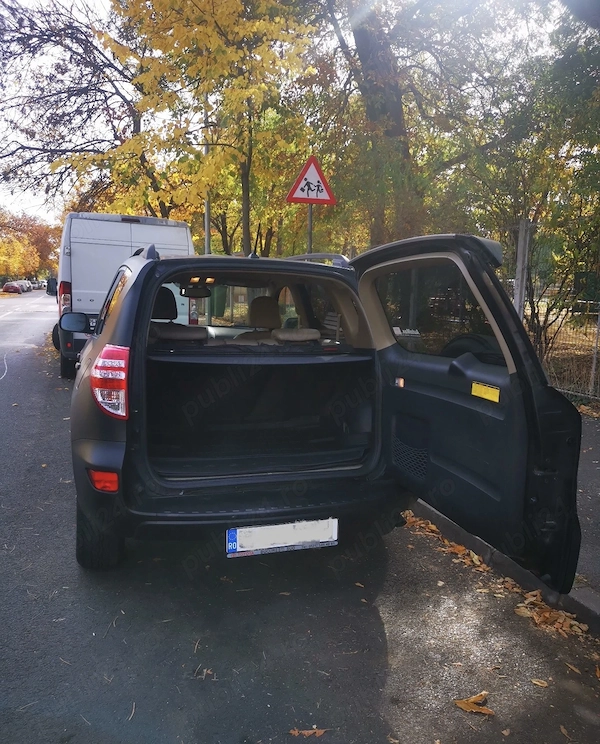 TOYOTA RAV4 2011 — imagine 8