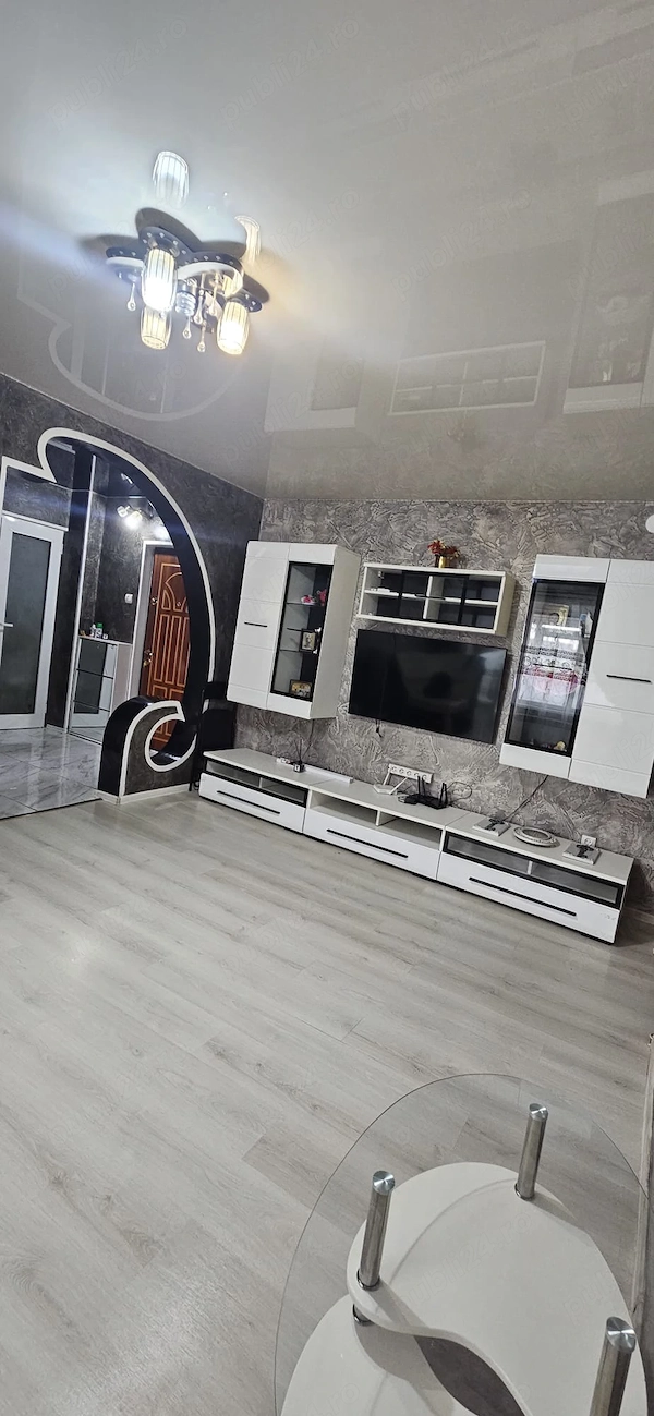 Proprietar-Vand ap 3 camere,stradal — fotografia 1