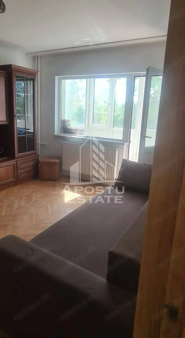 Apartament cu 3 camere, decomandat, etajul 2 , centrala proprie — fotografia 3