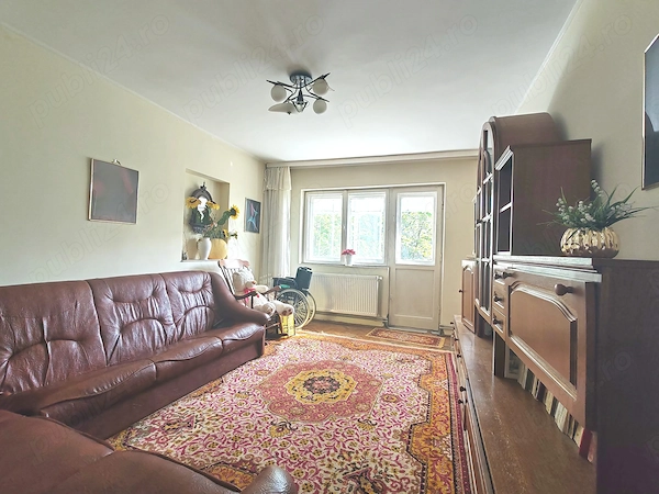 Apartament 3 camere Razboieni, confort 1, etaj 3, centrala termică — fotografia 1