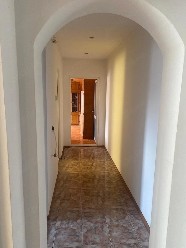 Vand apartament 3 camere Central, Oltenița Foarte spațios, ideal pentru tineri și familii — fotografia 1