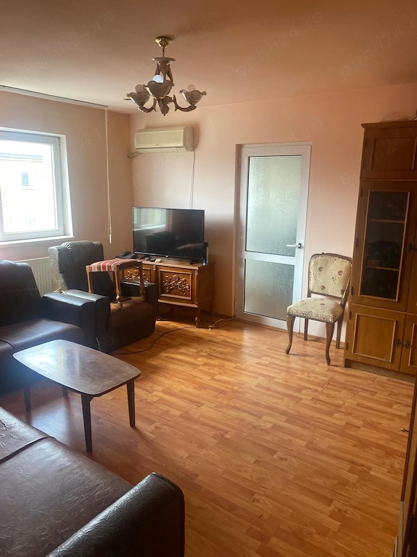 Vand apartament 3 camere Central, Oltenița Foarte spațios, ideal pentru tineri și familii — fotografia 3