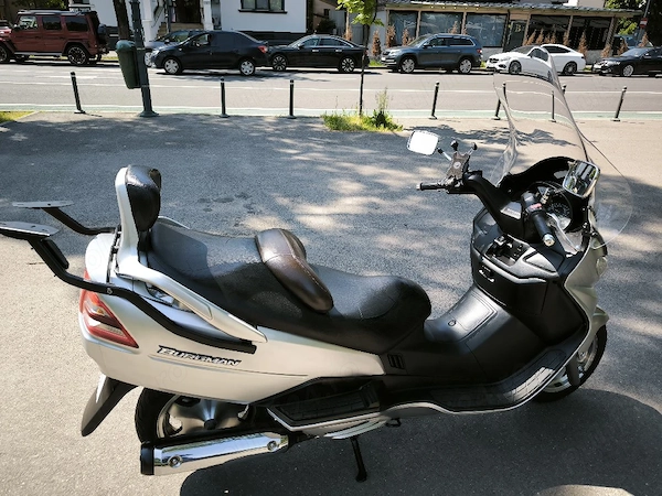 Vând Schimb Suzuki burgman AN250 30.000 km.