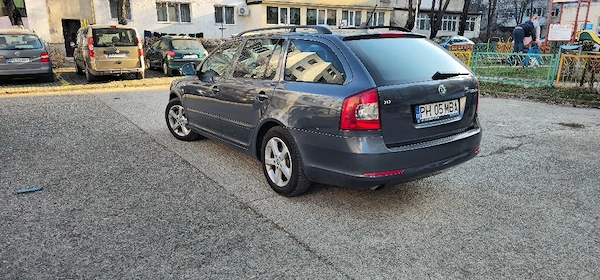 SKODA Octavia 2012 — imagine 4