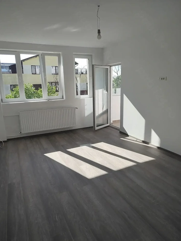 Apartament 2 camere, semidecomandat, renovat, piața Gorjului — fotografia 3