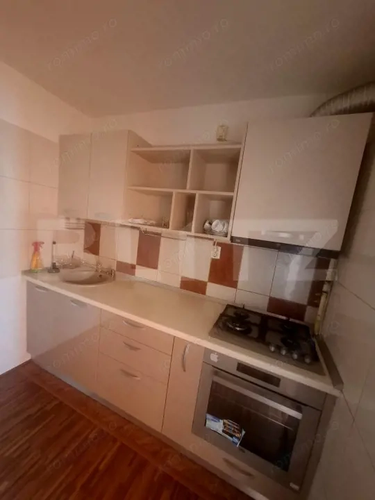 Apartament de vanzare, zona centrala Gaesti — fotografia 1