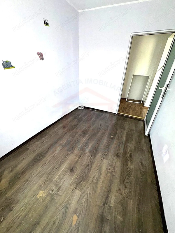 apartament 3 camere, decomandat, Micro 16 — fotografia 3