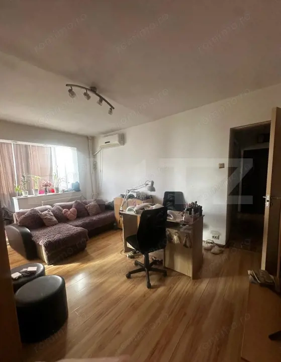 Apartament 3 camere, 50 mp, zona Craiovita Noua — fotografia 1