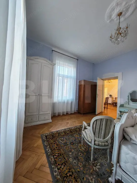 Cladire istorica, apartament 2 dormitoare, decomandat, zona Sinaia — fotografia 3