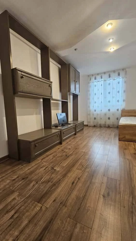 Închiriez apartament cu 3 camere decomandate, strada Imparatul Traian — fotografia 1