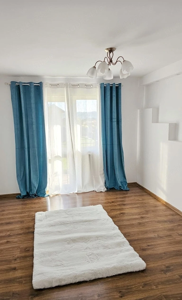 Vândut direct de proprietar Garsonieră Modernă, Complet Renovată & Centrală Proprie Gata de Mutat — fotografia 1