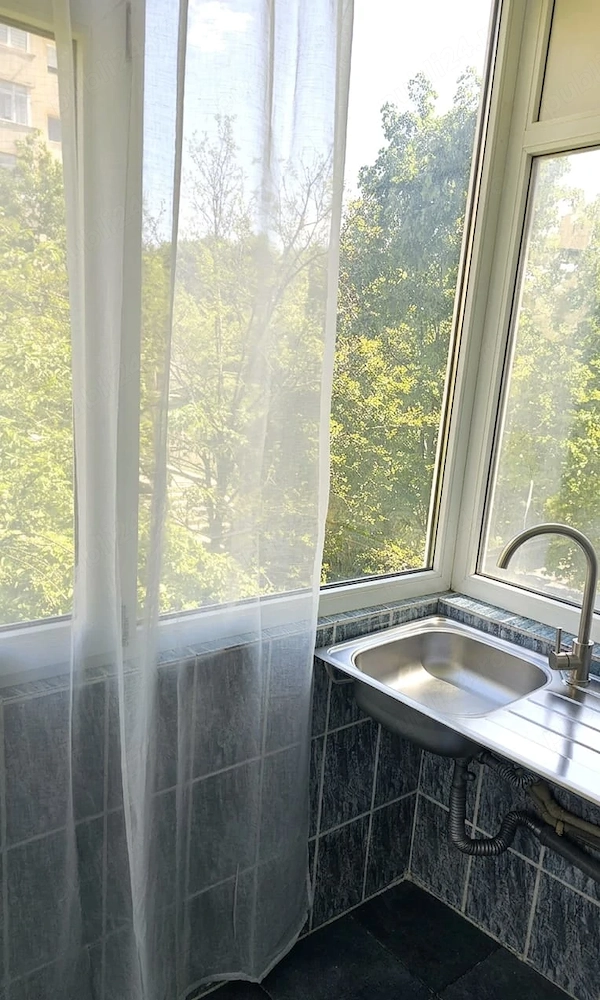 Vândut direct de proprietar Garsonieră Modernă, Complet Renovată & Centrală Proprie Gata de Mutat — fotografia 3