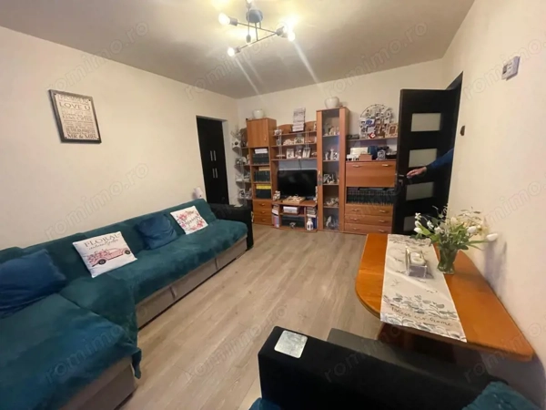 Apartament cu 3 camere, etaj 3, Craiovita Noua — fotografia 1