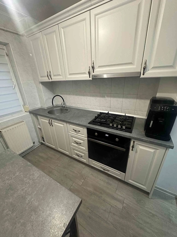 Apartament 3 camere de vânzare — fotografia 1