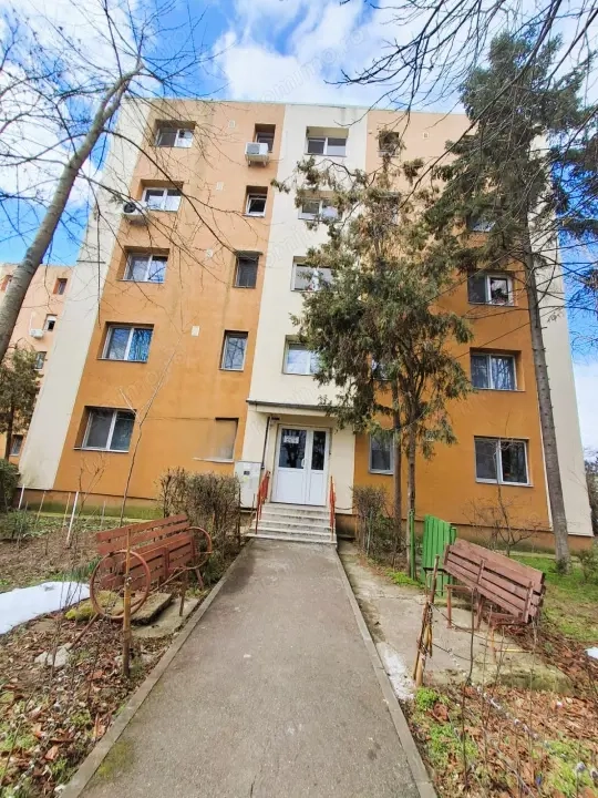 Apartament 2 camere, 37 mp, zonă Vest — fotografia 1