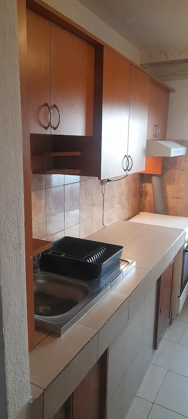 Vând apartament cu trei camere Auri — fotografia 1