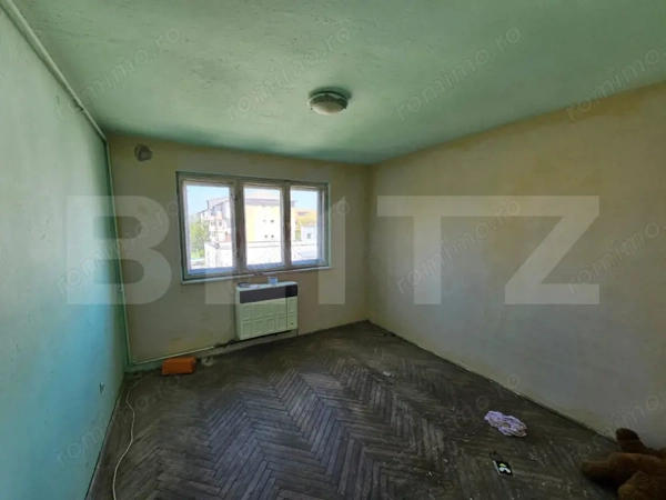 Apartament 2 camere, 52 mp, decomandat, etaj 2 – necesită renovare, Cugir — fotografia 3