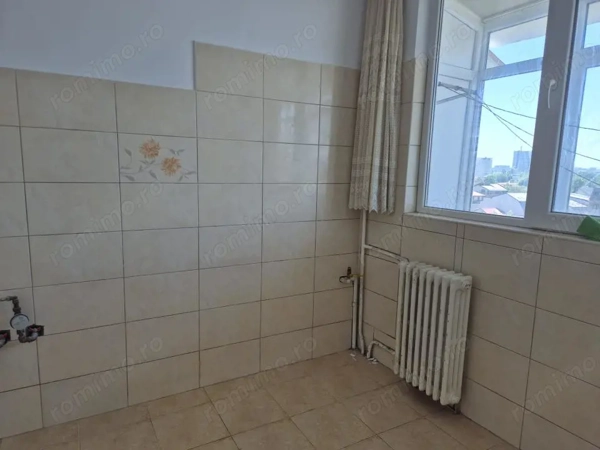 METROU 1 MAI apartament 2 camere FARA RISC SEISMIC - se accepta credit — fotografia 3