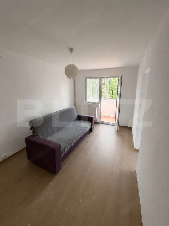 Apartament 3 camere semidecomandat, 50 mp, etaj 2, zona Dambul Pietros — fotografia 1