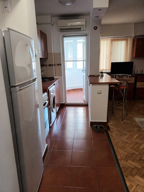 Agentie inchiriem garsoniera Ultracentral-Hotel Ramada ,Vasile Conta mobilat,Centrala,AC,libera — fotografia 3
