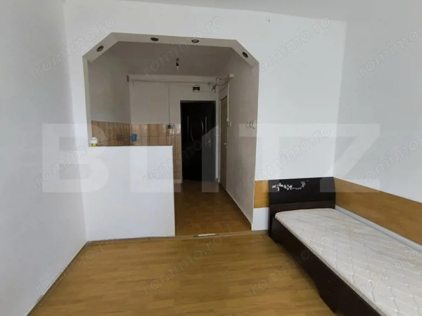 Camera de camin cu baie si bucatarie, 19 mp, Brasov — fotografia 1
