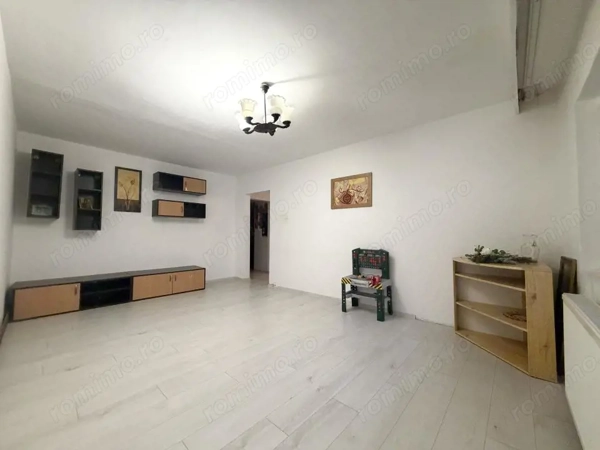 Apartament 3 camere, 70mp utili, parter, renovat - Zona Dâmbovița — fotografia 2